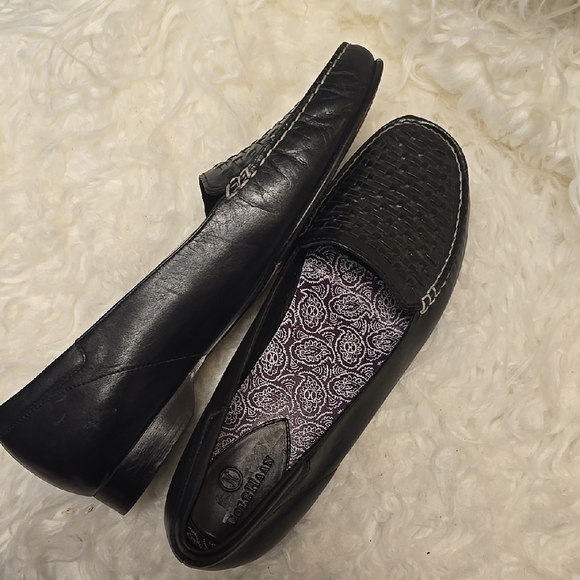 Coleman Black Flats with Textured Upper and Rounded Toe - Picture 8 of 12